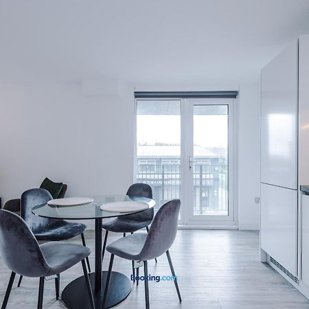 Modern 2 Bed Apartment With Balcony By Host A Home Manchester Exterior foto
