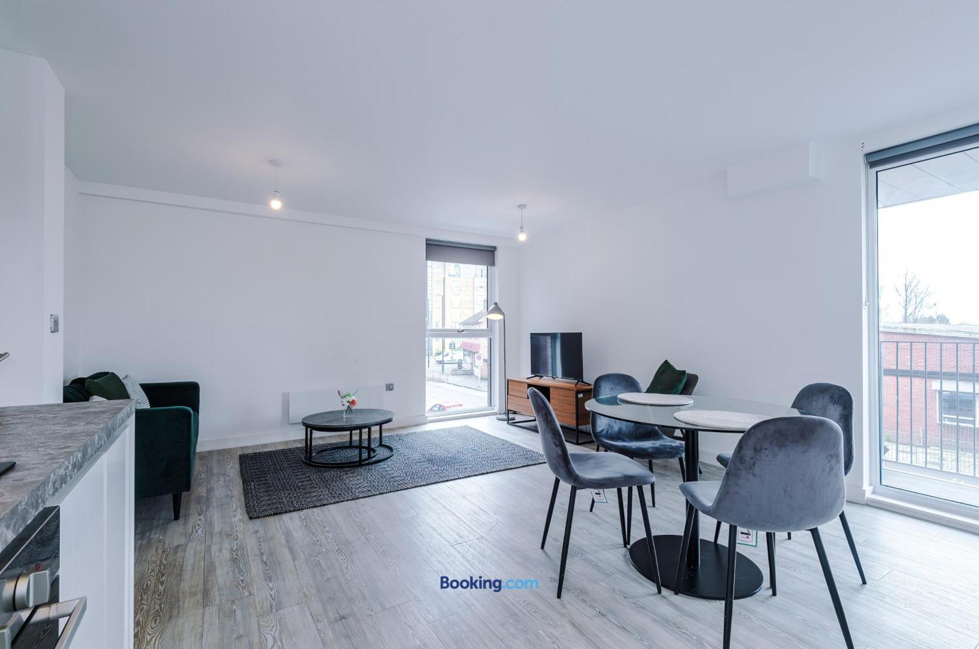 Modern 2 Bed Apartment With Balcony By Host A Home Manchester Exterior foto