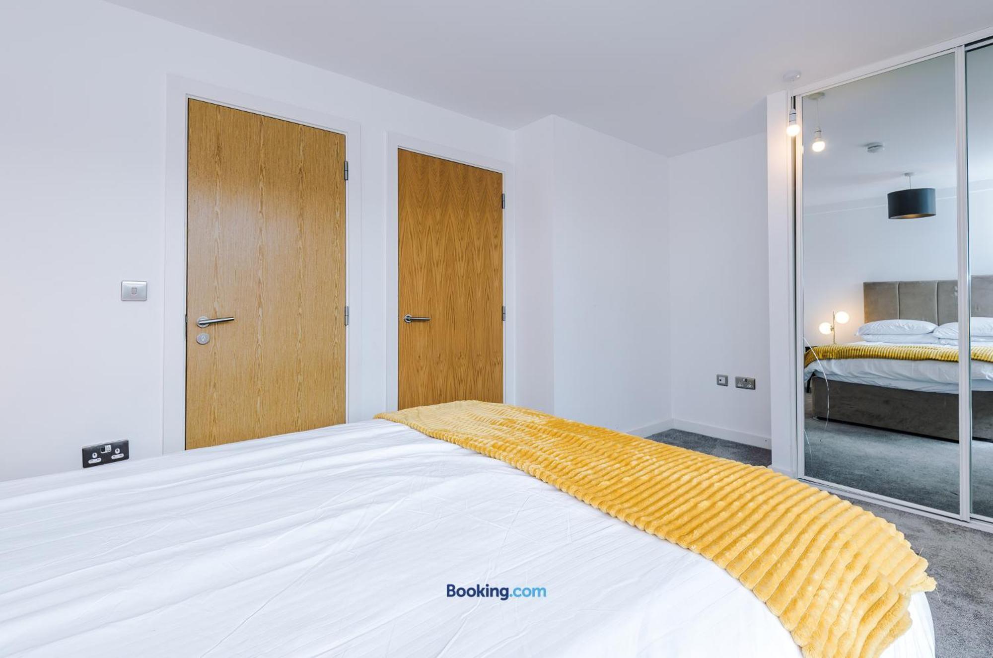 Modern 2 Bed Apartment With Balcony By Host A Home Manchester Exterior foto
