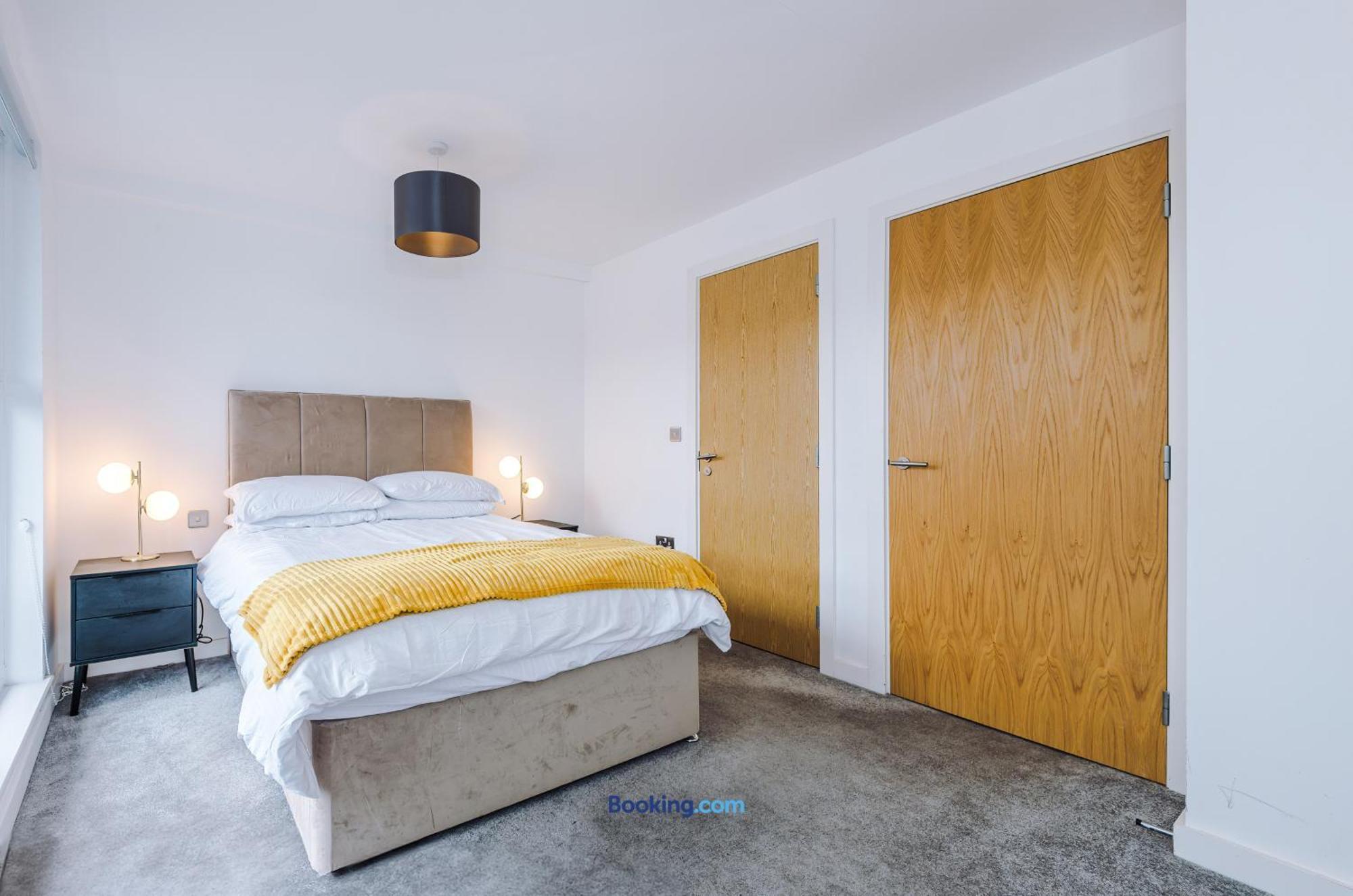 Modern 2 Bed Apartment With Balcony By Host A Home Manchester Exterior foto