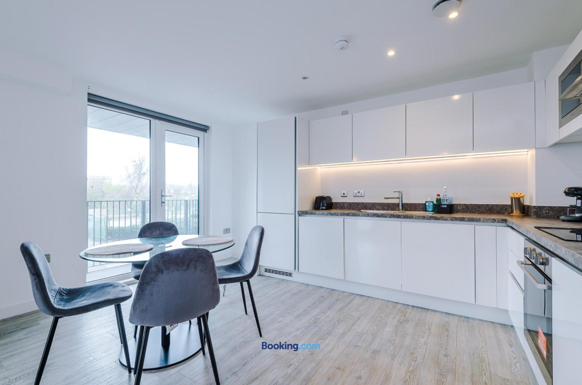 Modern 2 Bed Apartment With Balcony By Host A Home Manchester Exterior foto