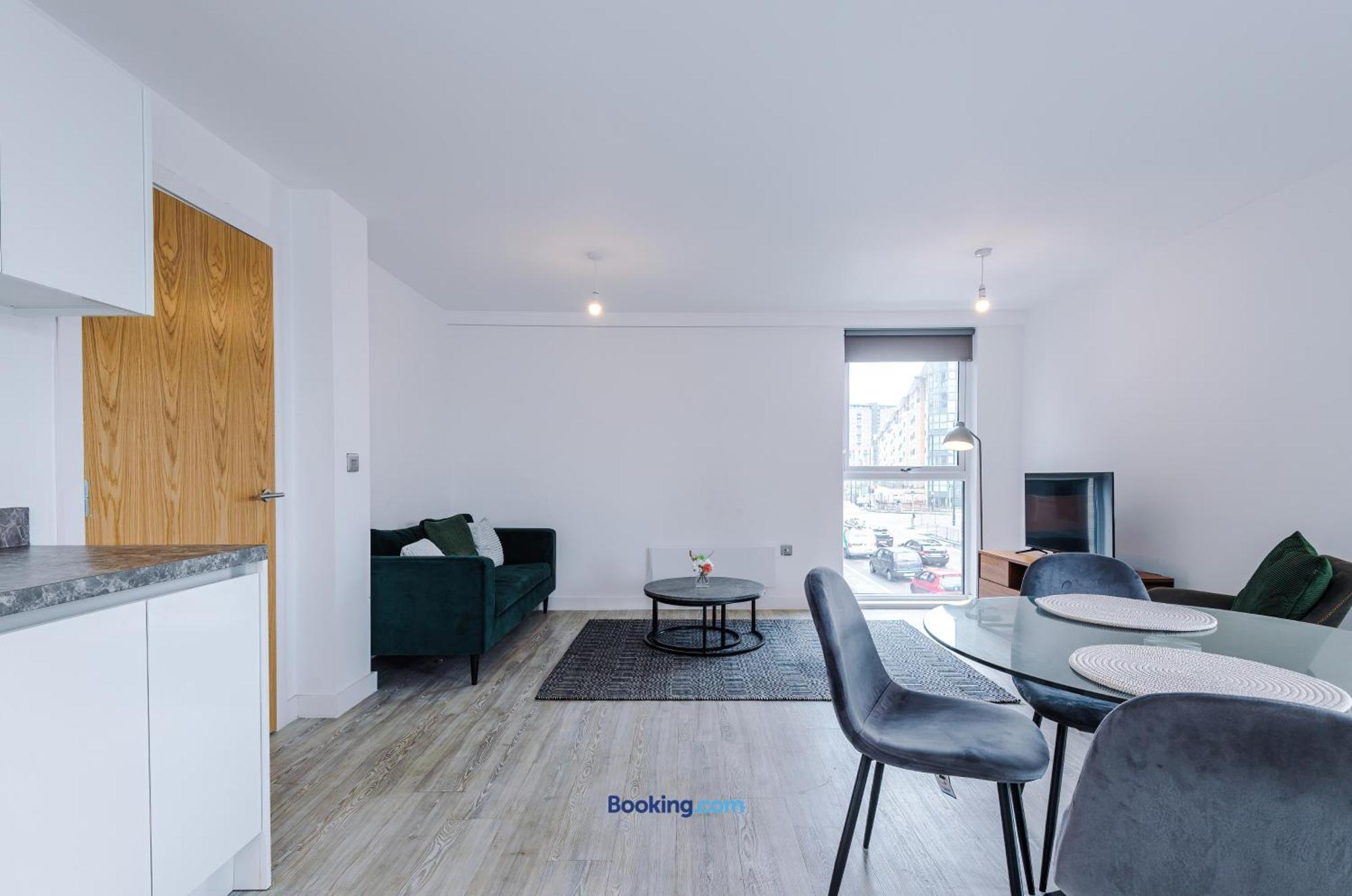 Modern 2 Bed Apartment With Balcony By Host A Home Manchester Exterior foto